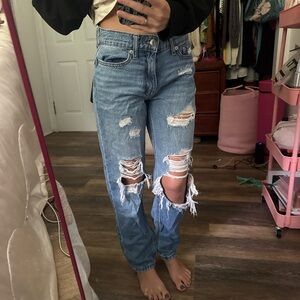 Adorable distressed blue mom jeans size 00